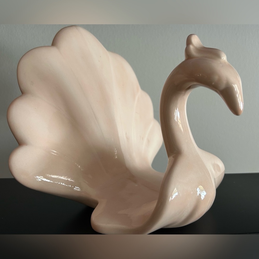 Elegant Pale Pink Swan Bath Accessory